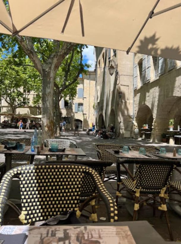 Activités & partenaires 1 Restaurant Café des Amis Uzès