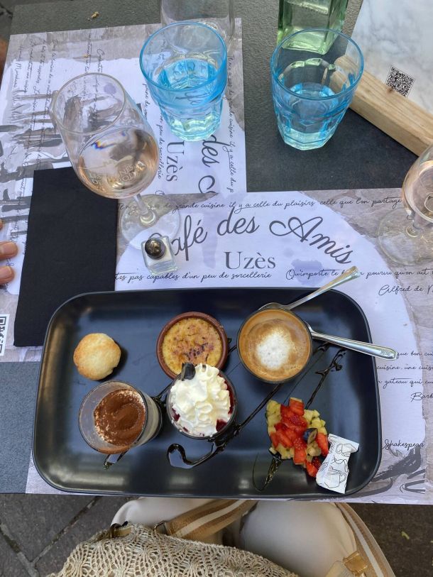 Uzès cafe des amis restaurant