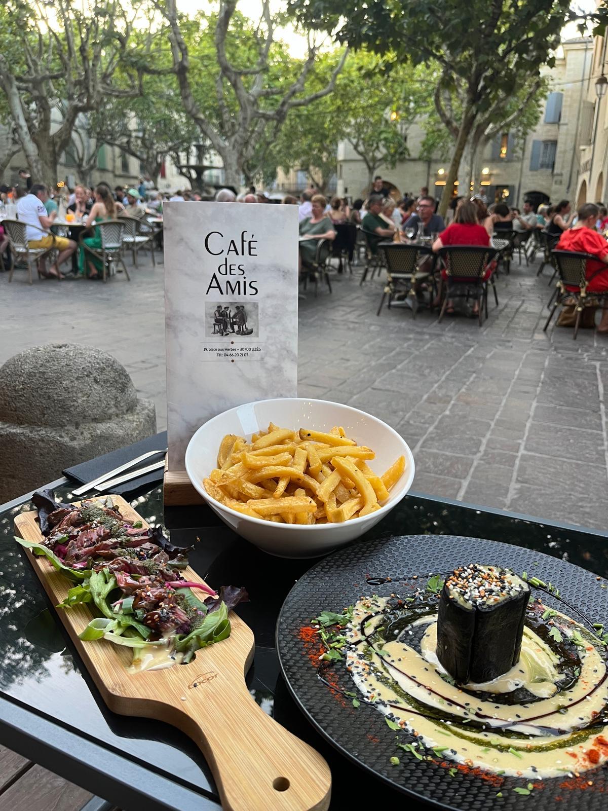 restaurant caf&eacute; des amis Uz&egrave;s